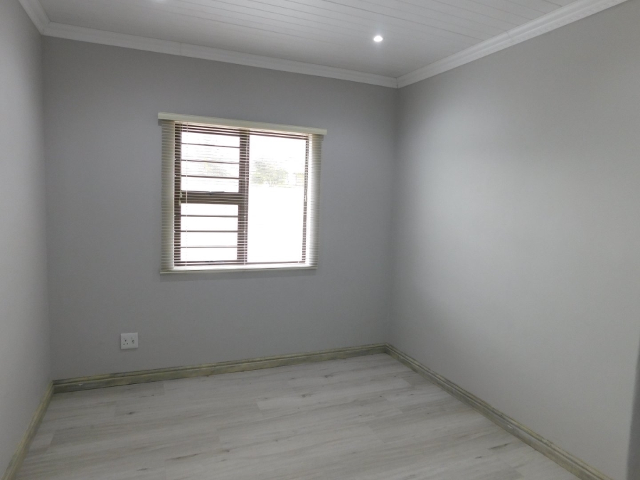 To Let 3 Bedroom Property for Rent in Gustrouw Western Cape